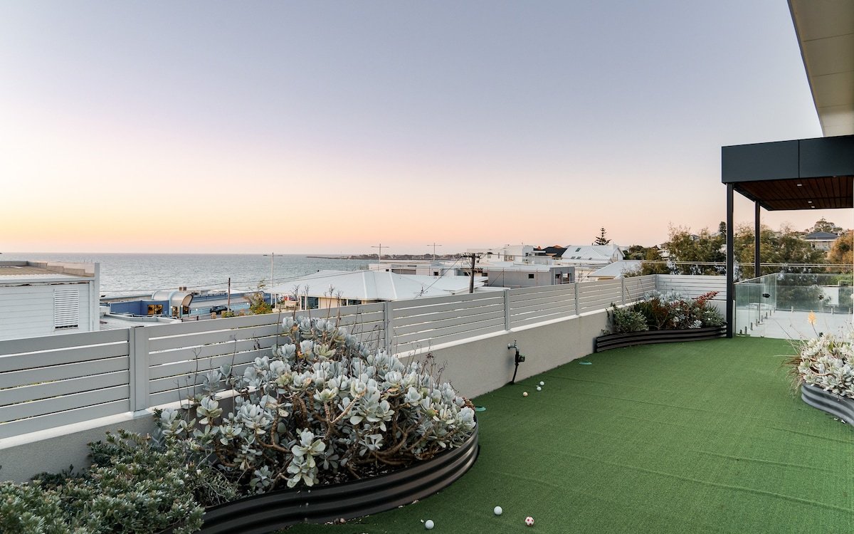 Coastal Luxury with Sunset Views gallery image 5