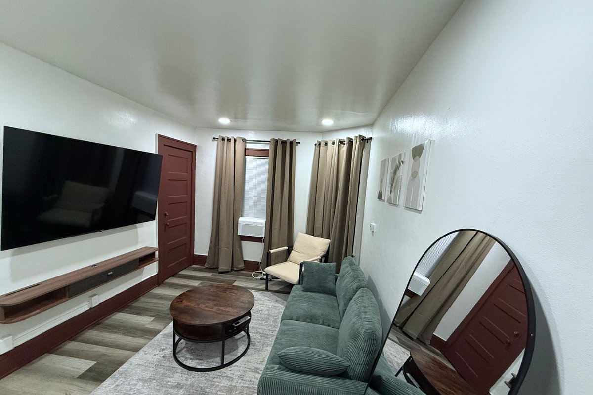 South Wedge 3BR—Your Urban Oasis!