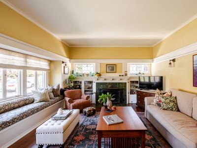 Pristine Craftsman home near Lake Merritt