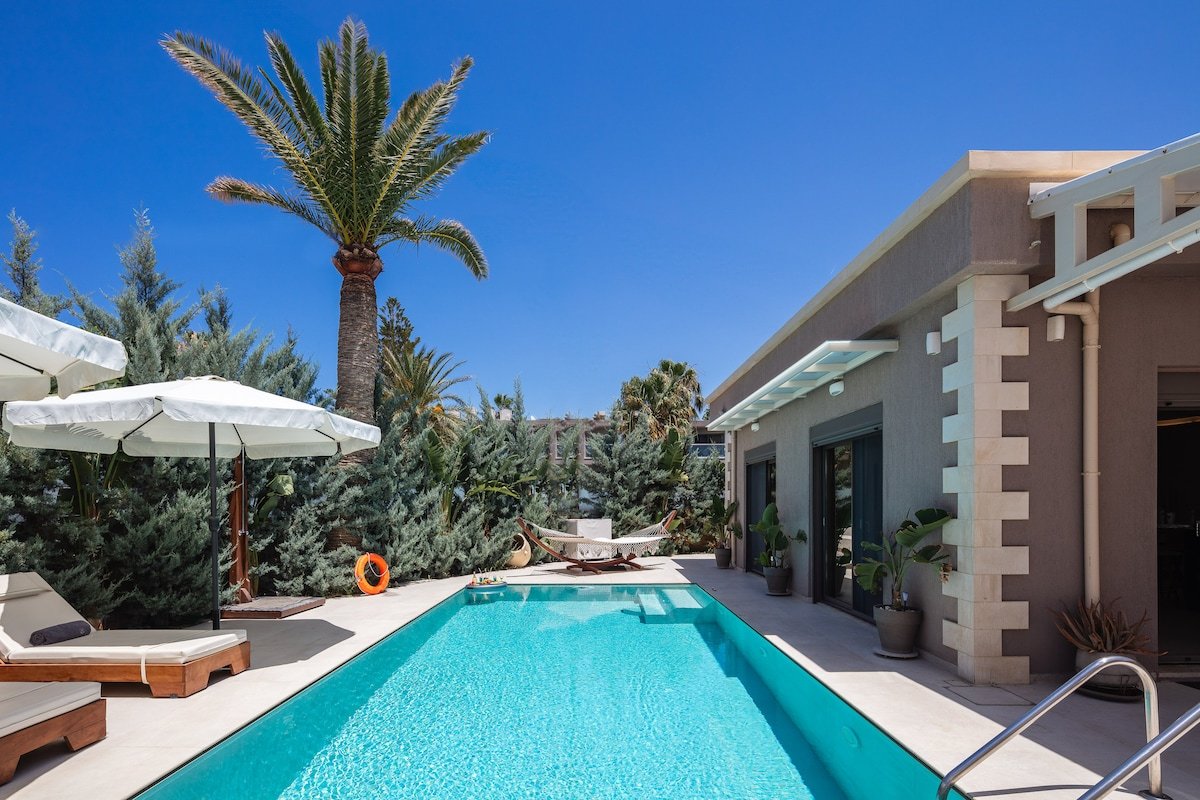 Step Into a Lush Oasis of All Comforts by the Sea! gallery image 2