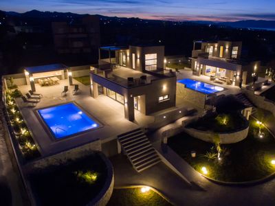 New Lux villa-Sauna&Jacuzzi-Heated Pool-24sleeps