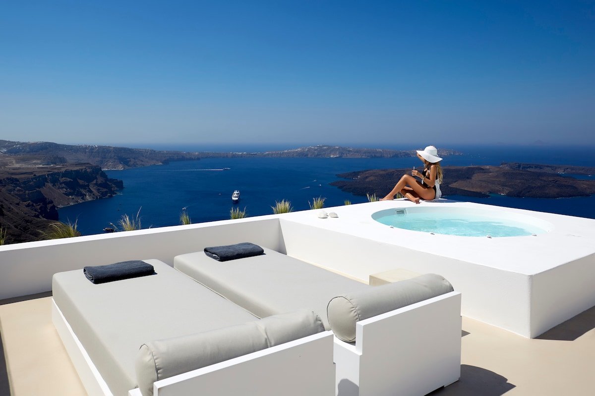 Olia Dome, 2 bedrooms, 2 jacuzzis and volcano view gallery image 3