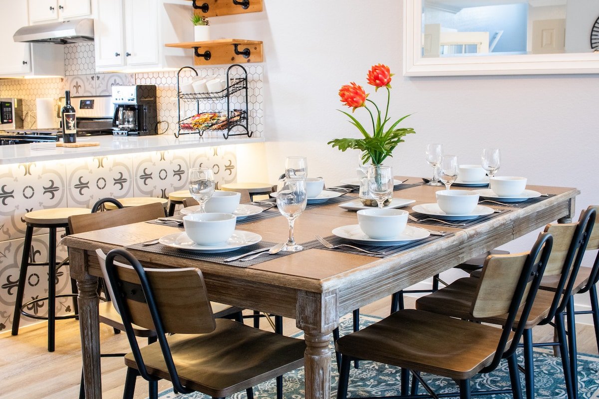 Modern Staycation / Only 10 min to DT gallery image 3