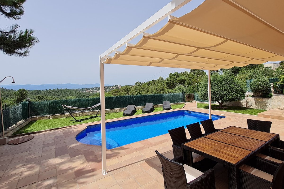 VILLA ROSES with swimming pool & mountain view gallery image 5