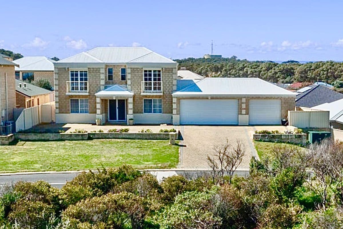 Beach House with Private Pool (Netflix & Kayo) gallery image 2