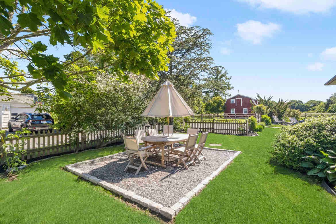 Walk to the Beach – Serene Coastal Country Cottage