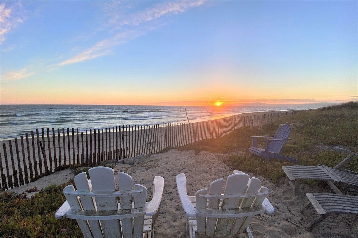 Oceanfront, ping pong, soaking tub, delightful! gallery image 2
