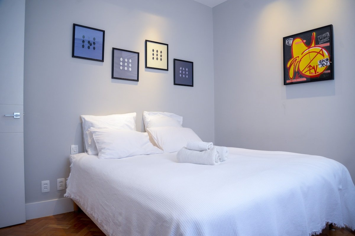 Charming & Stylish 2-Suite Apartment in Leblon gallery image 5