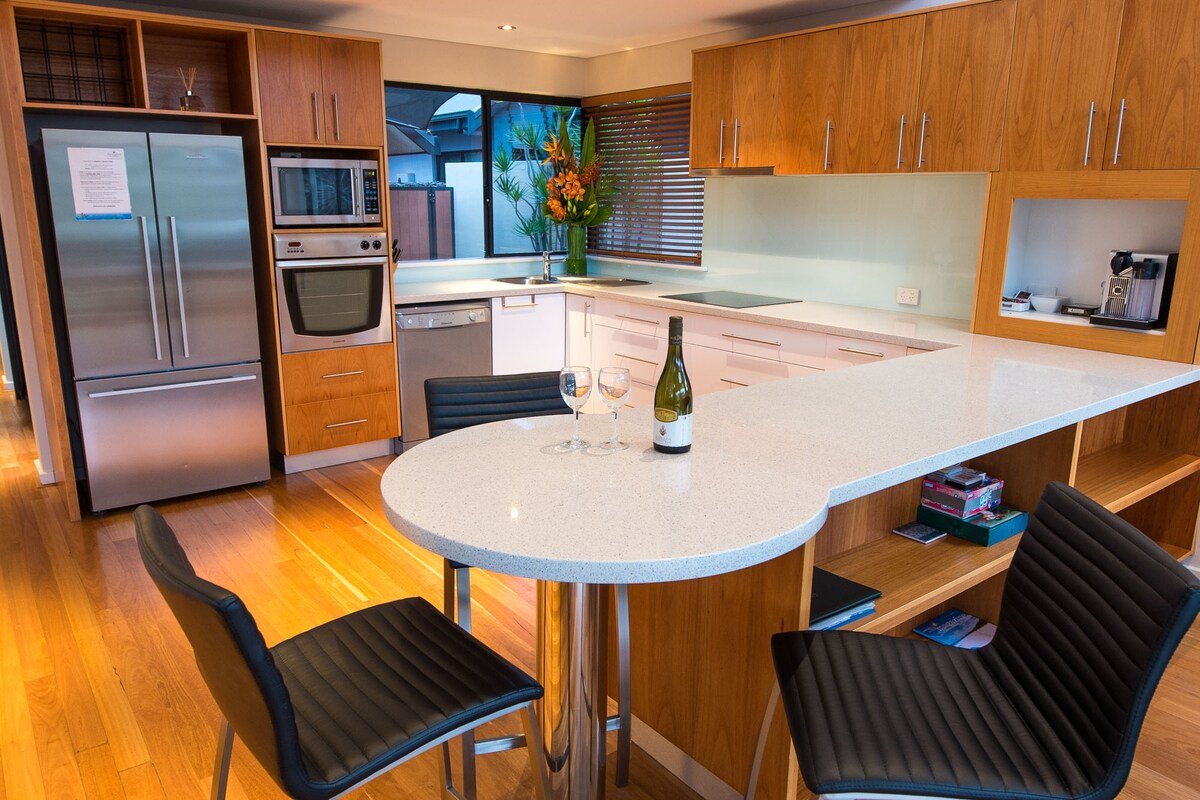 Comfortable Deluxe Resort House gallery image 4