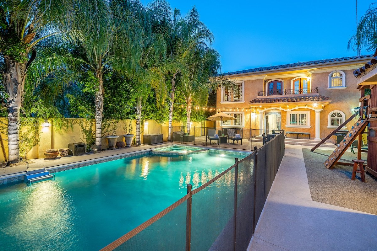 117 Luxury Sherman Oaks Dream Home gallery image 3