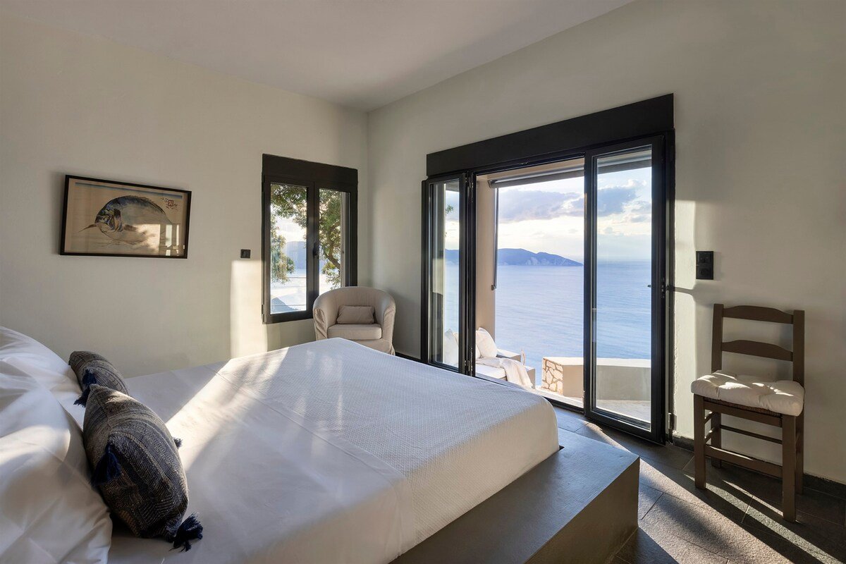 Mythos gallery image 4