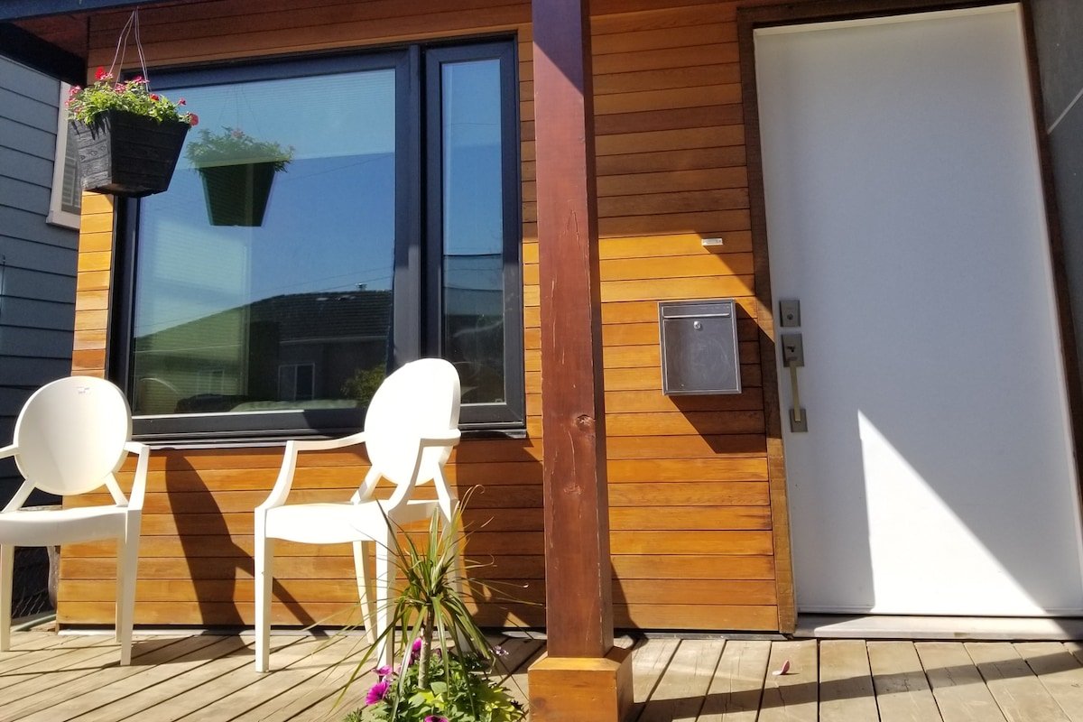 PATIO TIME-3 outdoor patios! sleeps 8 people gallery image 5