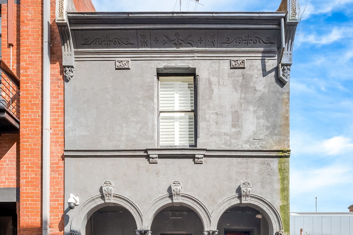 Unbeatable Location Famous Chapel St Family Home gallery image 3