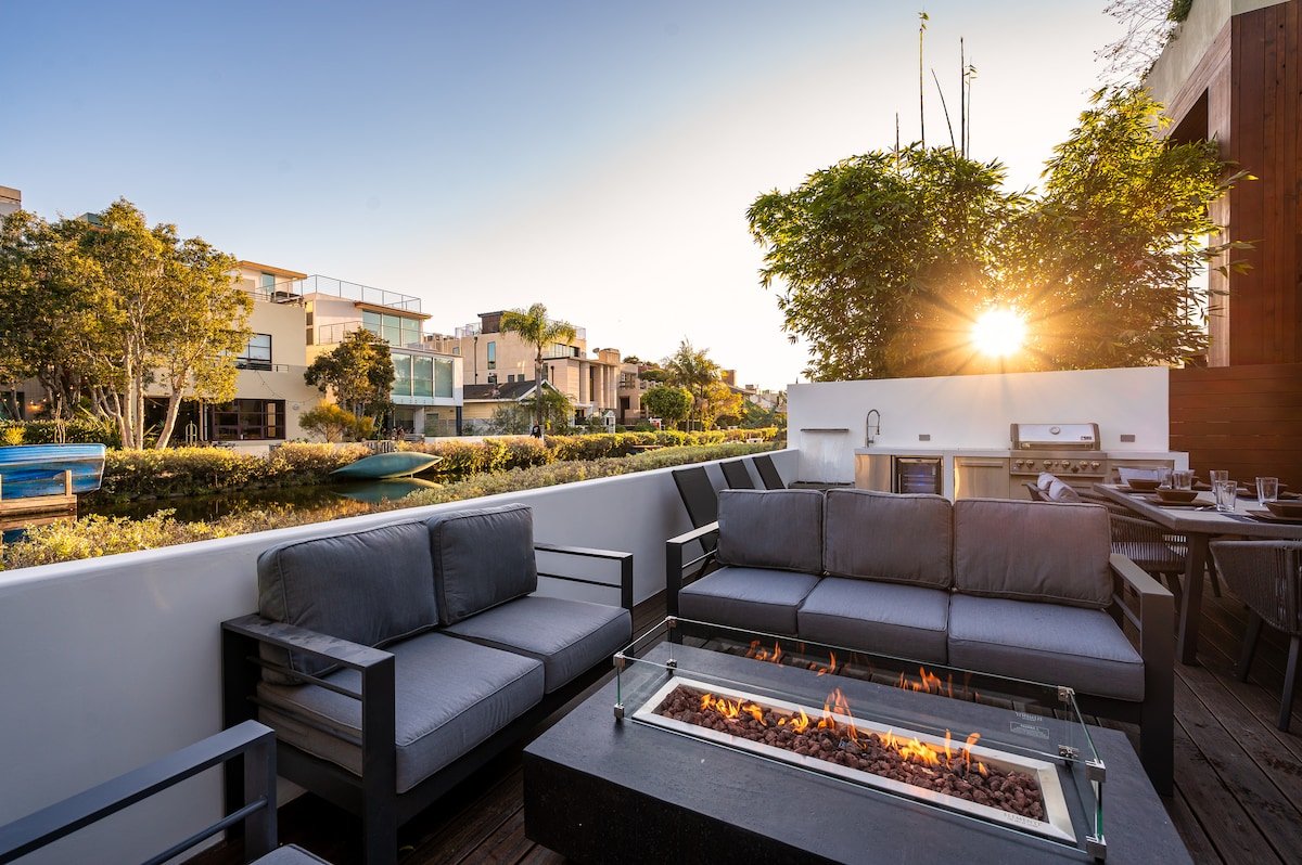 Venice Canal House revovated with modern theme gallery image 5