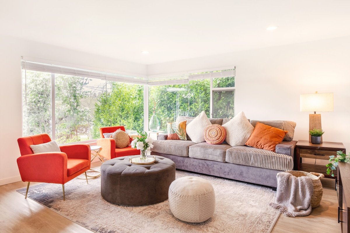 3b2b Modern Unit w/ Stunning Green Lake View gallery image 3