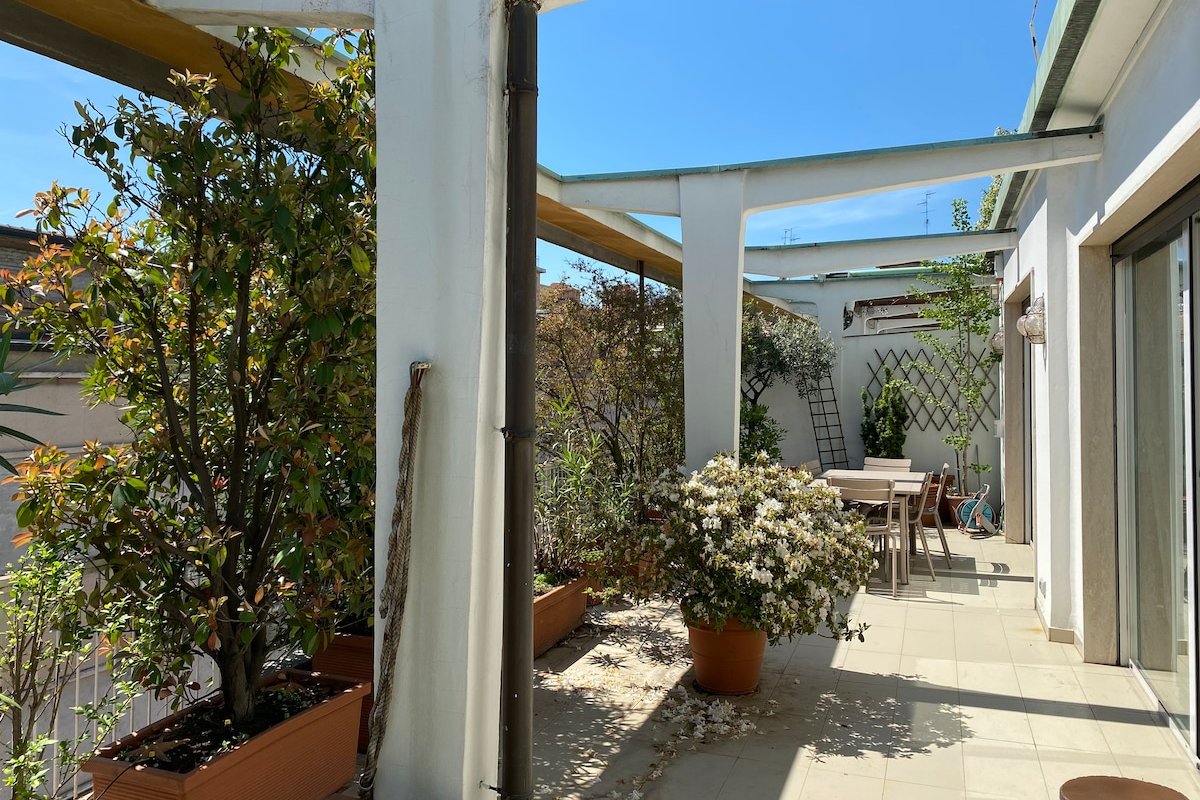 City Design apartment with terrace, modern&stylish gallery image 5