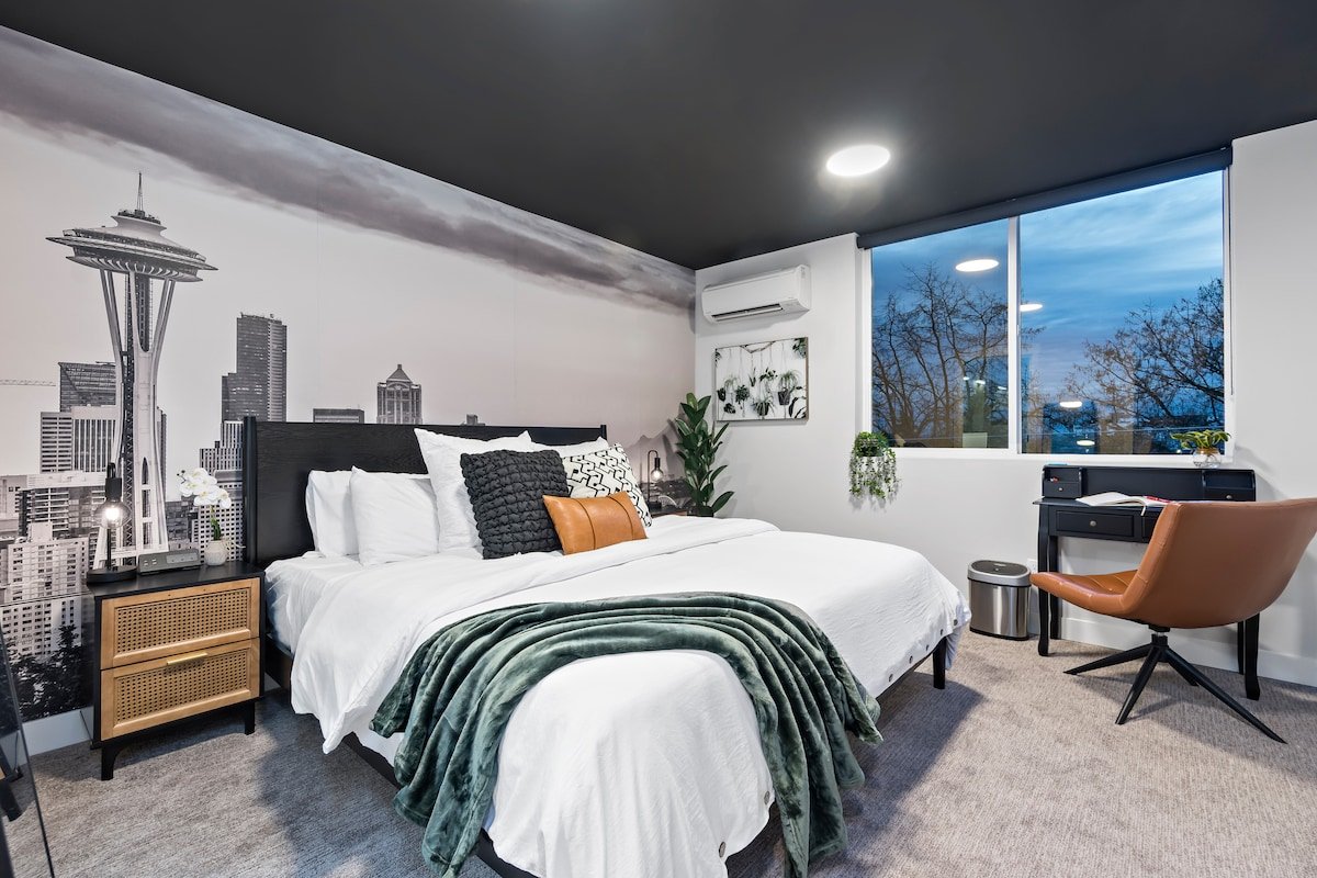 Mins to FIFA~Rooftop Escape~Stadium Views~Sleeps 8 gallery image 5