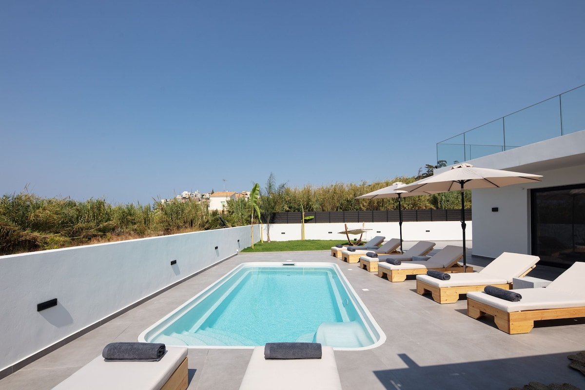 Horizon Villa Oasis, Walk to Platanias Beach! gallery image 3