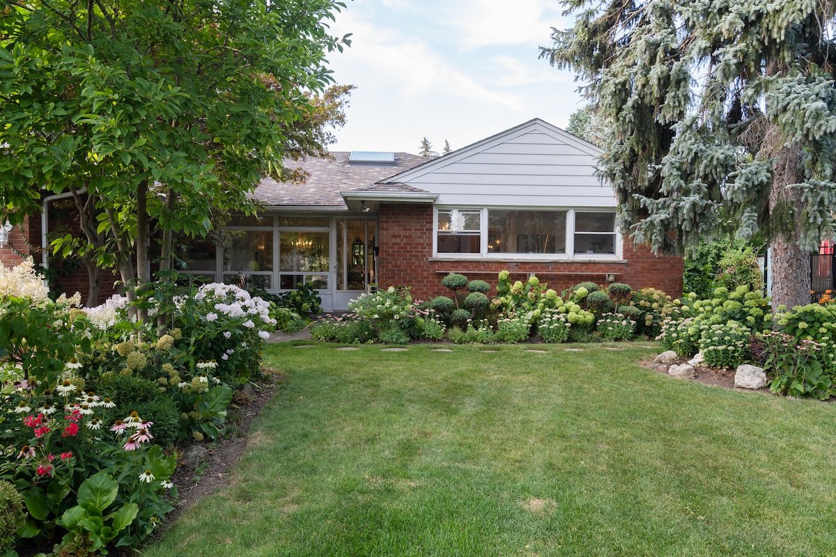 Unique house, Lower Level walkout to patio/pool. gallery image 3