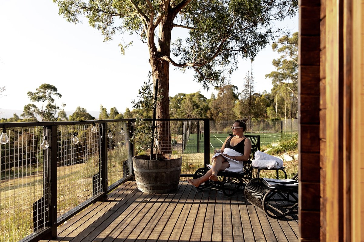 The Chalet & The Pavilion – Tennis Court & Sauna gallery image 5