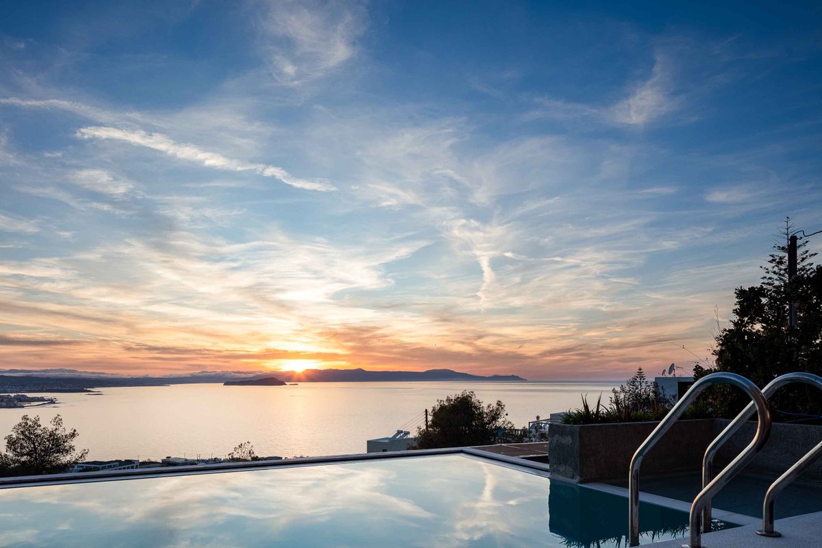 Omnia Villa II – Heated* pool & dazzling seaview!