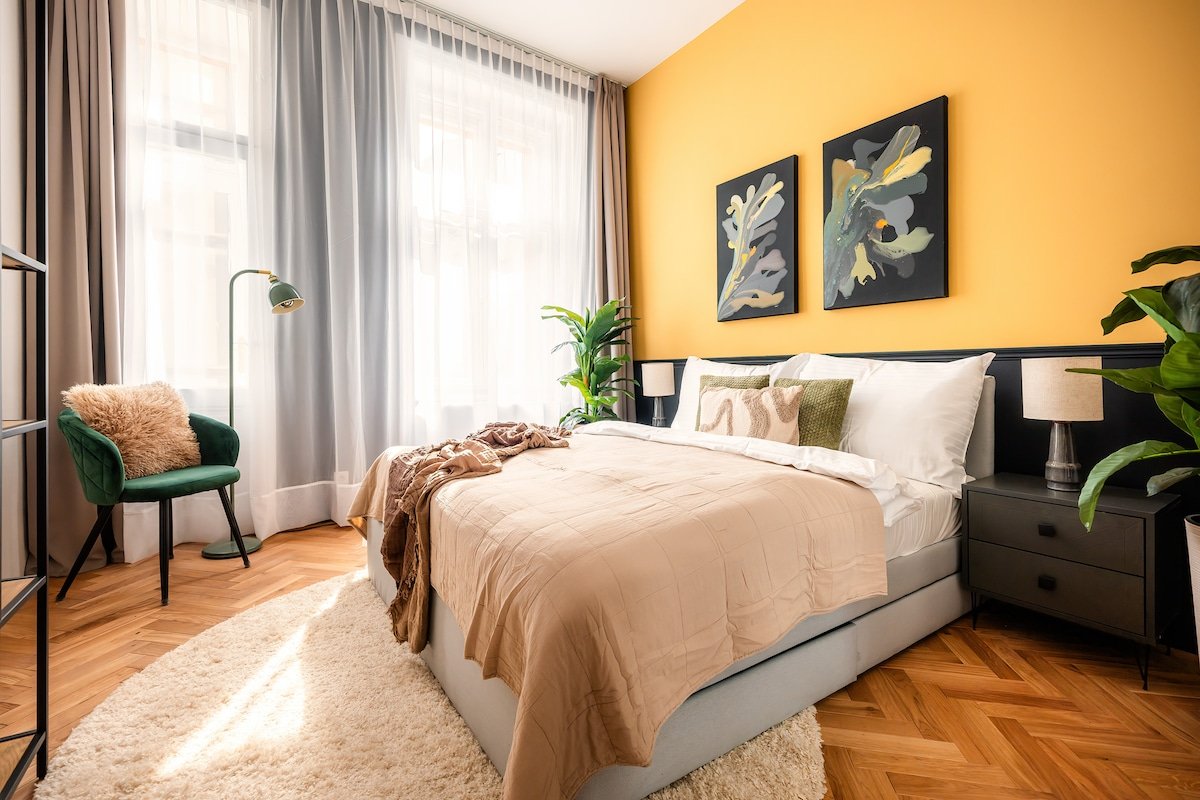 4BR+4.5Bath Central Art Deco Retreat gallery image 4