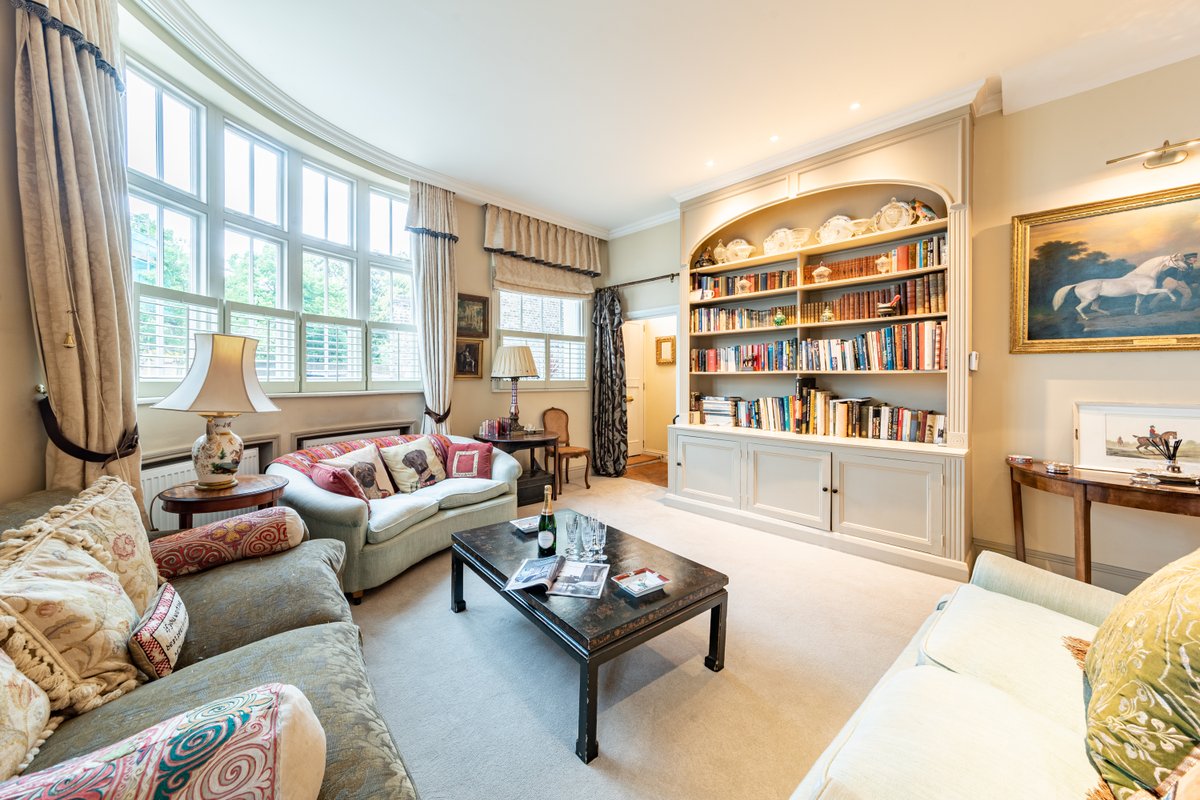 3 bedroom Chelsea mews rental with parking