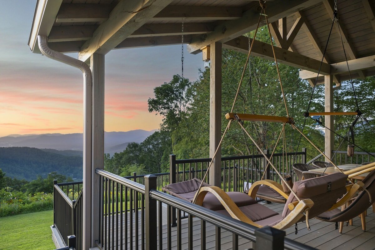 Asheville Home 15m from Downtown w Hot Tub & Sauna gallery image 2