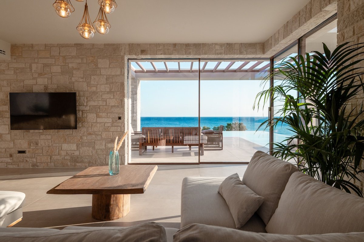 Brand New Beachfront Villa gallery image 5