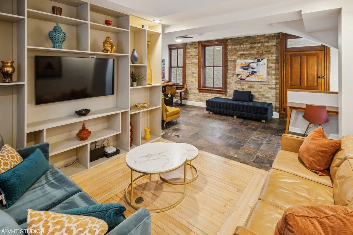 Luxury Loft with Private Pool and Movie Theater gallery image 2