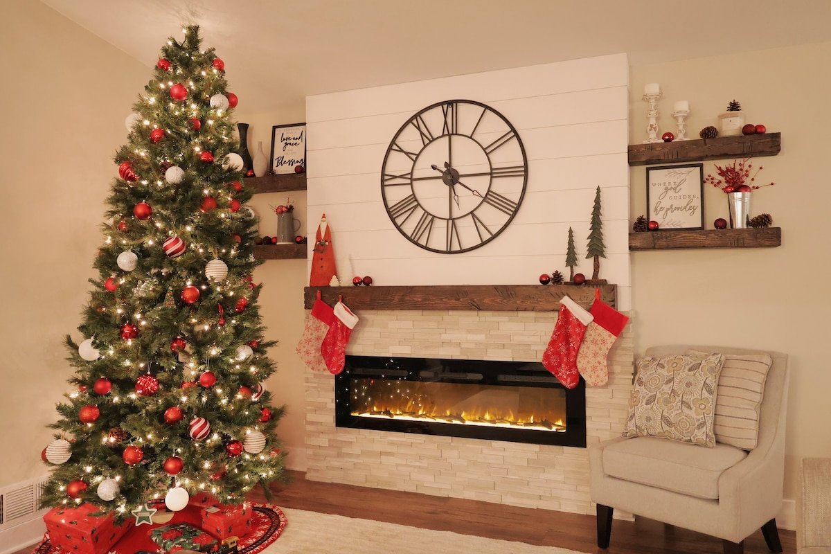 2 King Bed | Fireplace | Disney+ gallery image 5