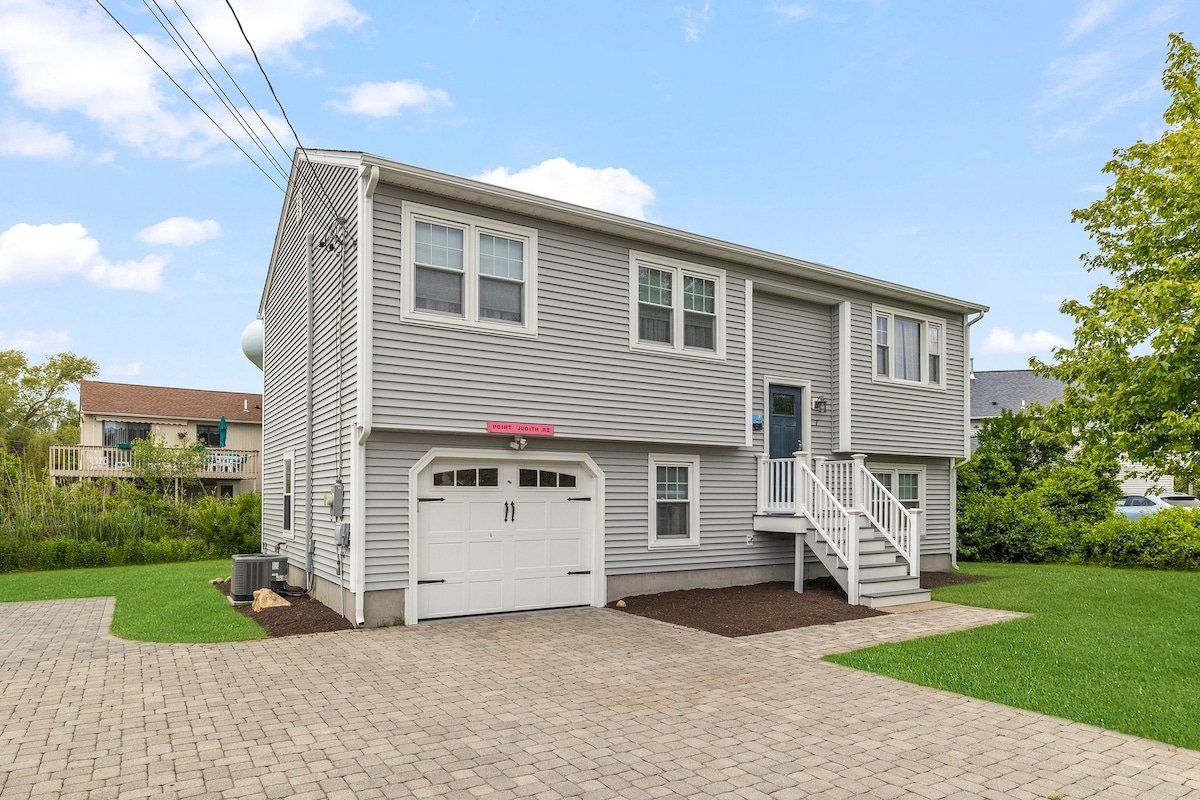 3 Beaches within 2 miles, A/C, Newly Renovated! gallery image 2