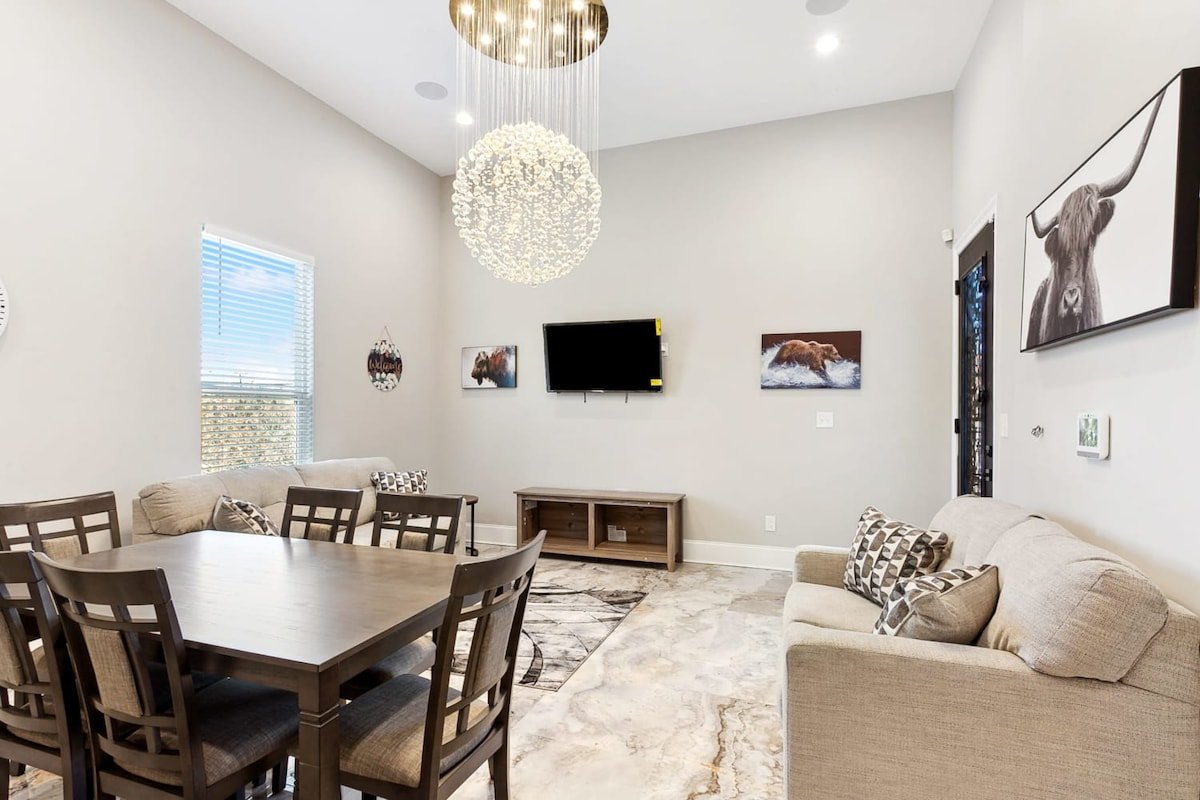 Luxury Mini Mansion: Near French Quarter gallery image 4