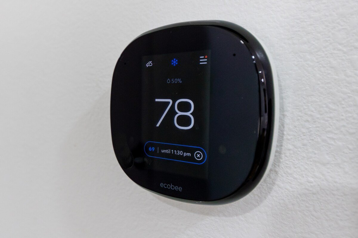 Spacious Luxury Home With Private Pool gallery image 5