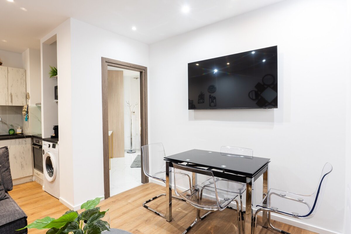 Paradise+ With Jacuzzi In the heart of Athens! gallery image 3