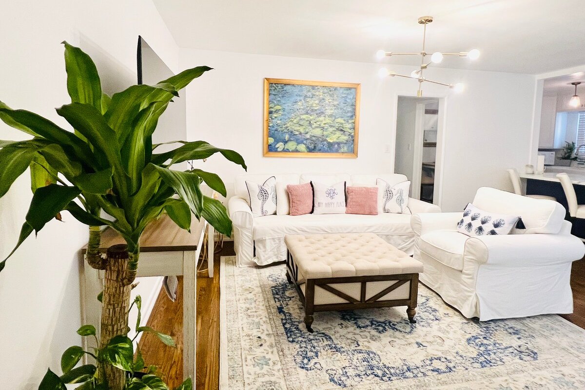 LA hidden gem, 11 min to Sofi, swimming pool gallery image 3