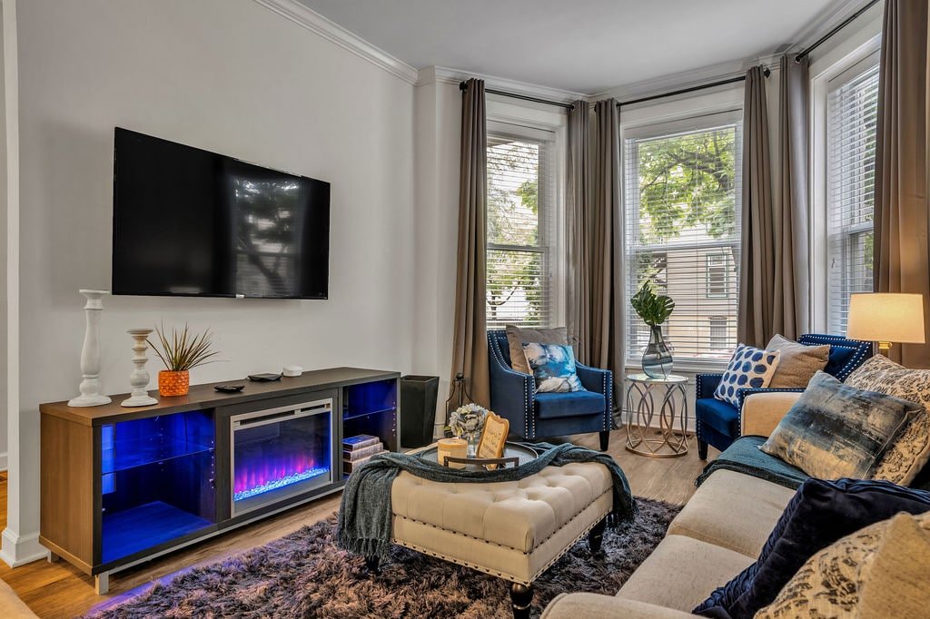 2-story condo / 3-Minute walk to Wrigley Field gallery image 5