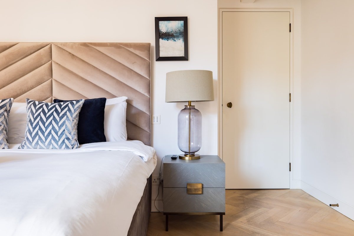 Covent Garden Station 2BR 2BA gallery image 3