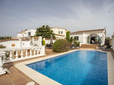 Ground floor canal house with pool and mooring