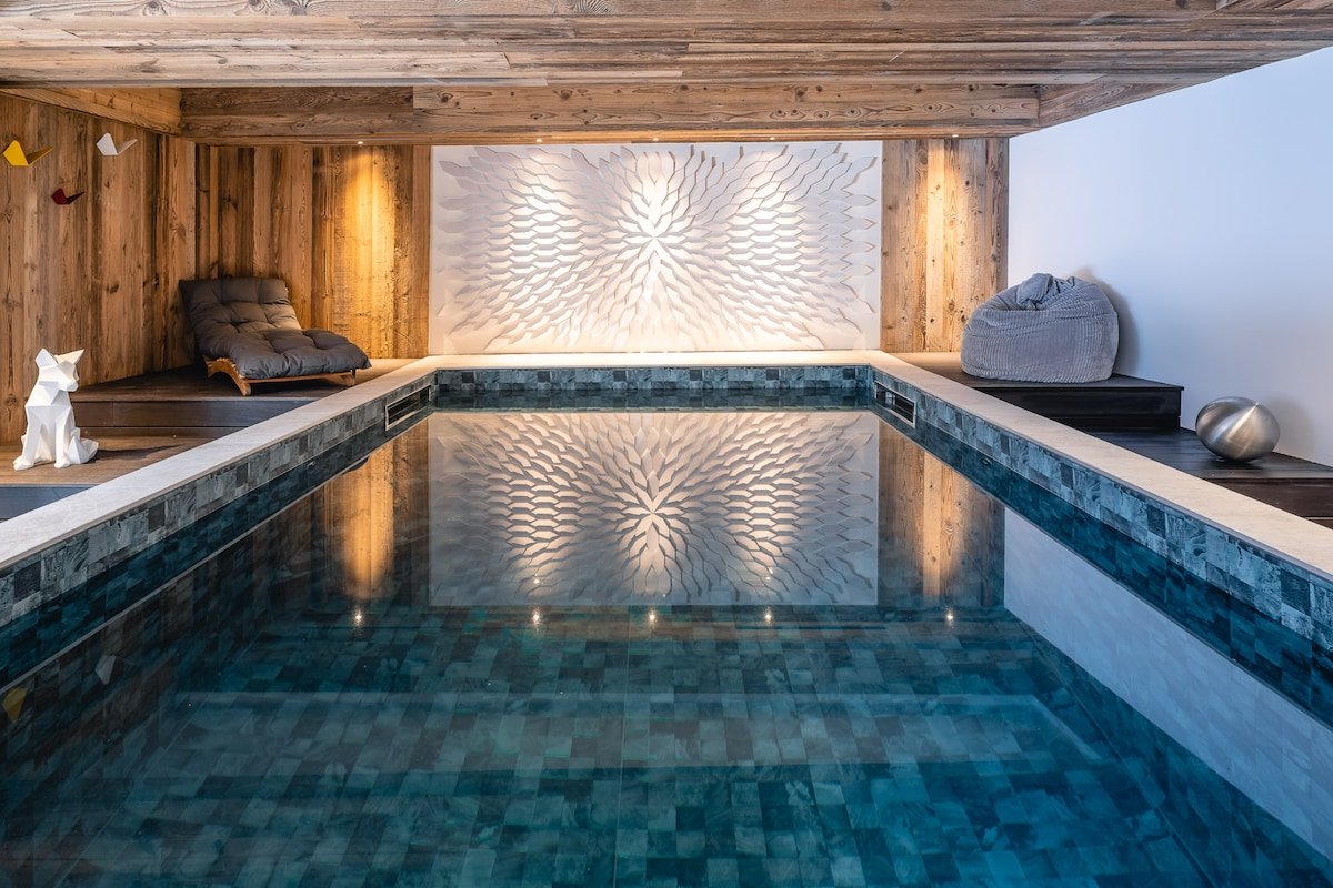 Chalet des Amis in Meribel with swimming pool gallery image 3