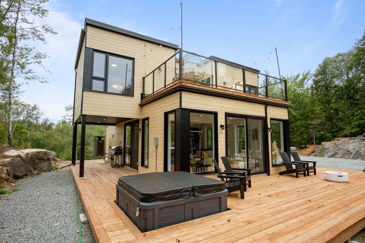 Modern Luxury Chalet near Tremblant + Private Spa