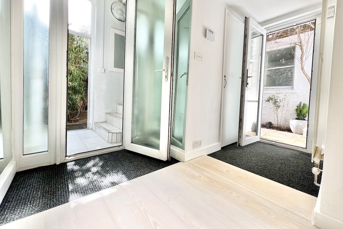 Stunning 4 bed flat near Notting Hill & Hyde park. gallery image 4