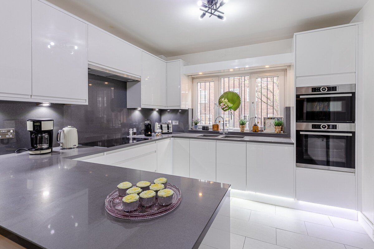 Celebrity A-List Cool LuxXe Nomads Families Haven gallery image 4