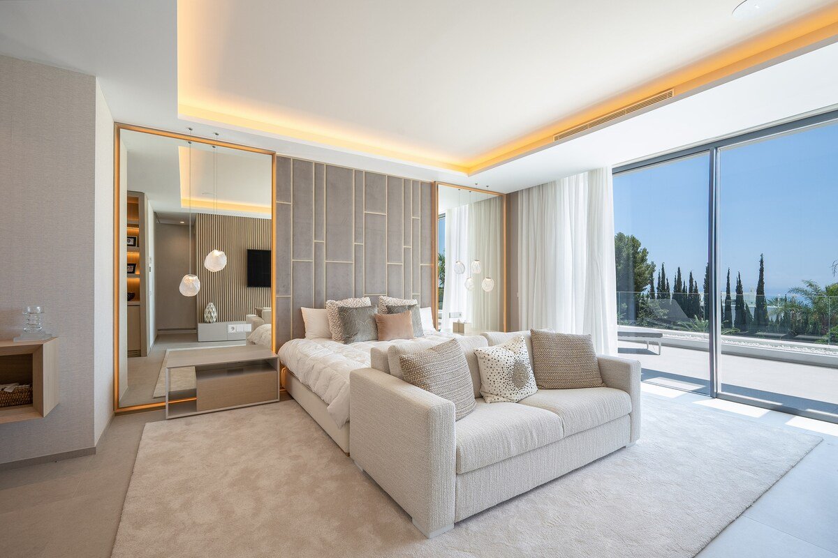 Sierra Blanca 8BR Villa, Sea Views, Pool & Gym gallery image 5