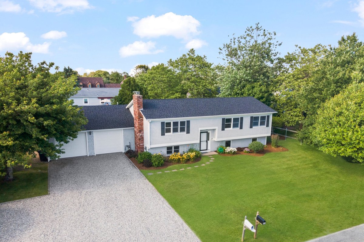 Walk to Beach! 6BR, A/C, Large Deck!