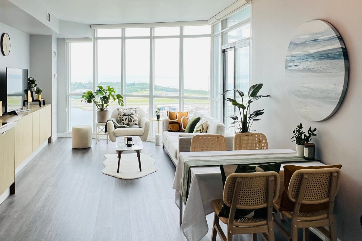 Entire Home Nearby CN Tower & Lake Ontario