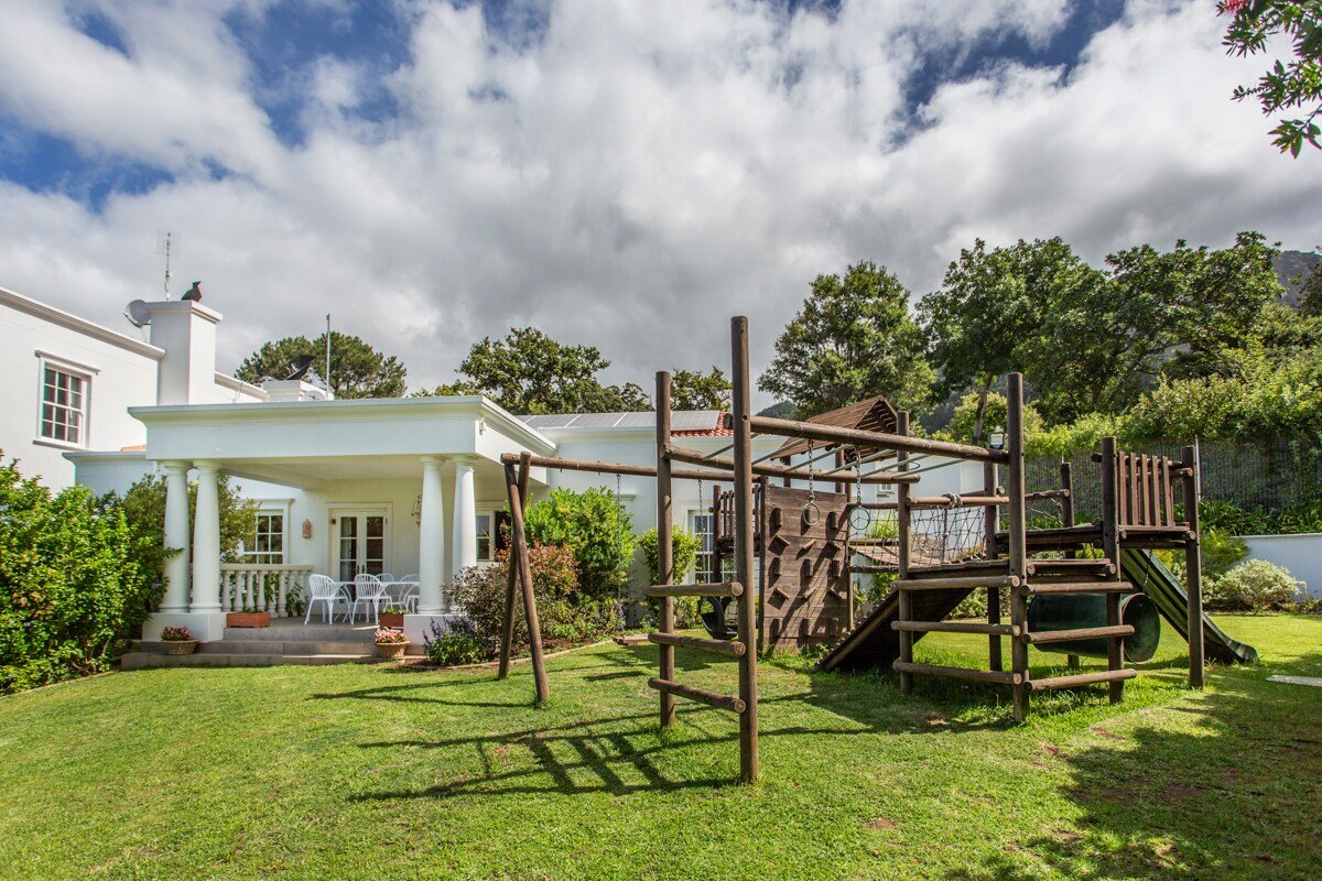 Upmarket garden cottage heated pool Constantia gallery image 2
