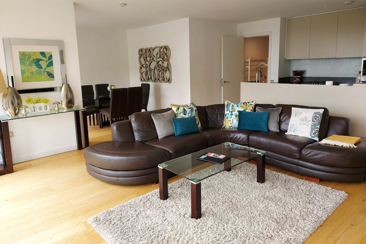 Quartermile Luxury Landing Apartment gallery image 4