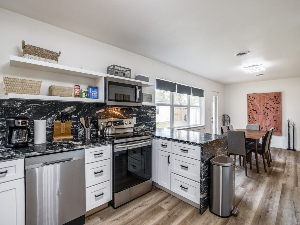 Preston Hollow Home + Garage Apt / Large Yard gallery image 3