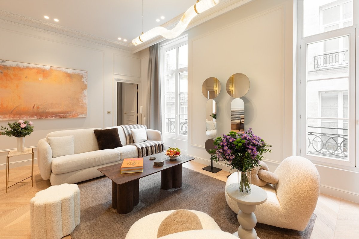 A Sophisticated 2-BR/2Ba with Services in Louvre